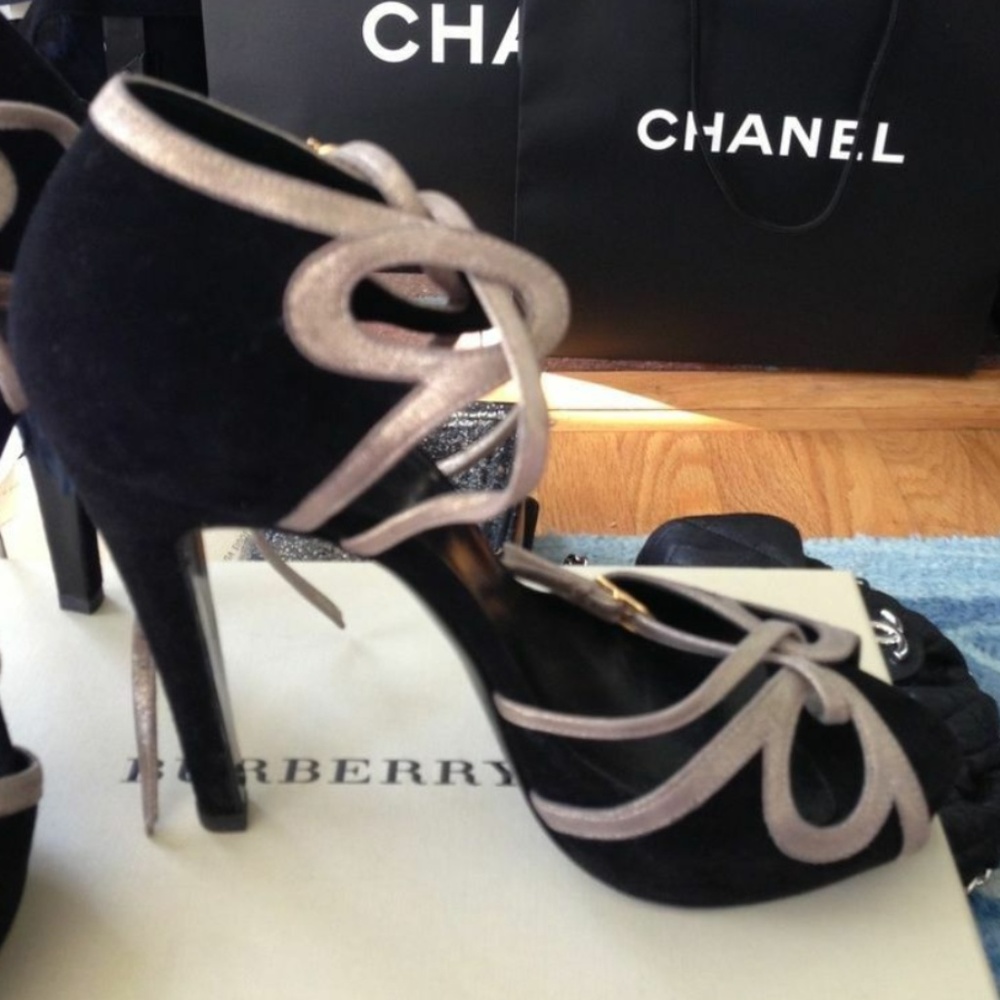 $1600 MINT Hermes Black Suede Goat Skin Gold Pump